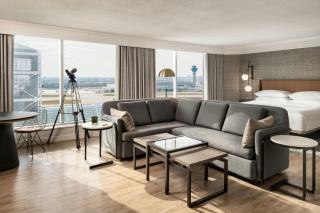 Sheraton Gateway Hotel in Toronto International Airport - Mississauga - 1