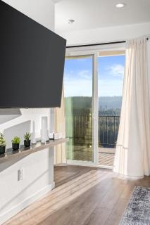 Modern Villa with Scenic Views - Spokane - 4
