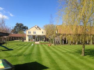 Serene Luxury retreat near Newmarket, Exquisite amenities & Leisure - Tye Barn - 0