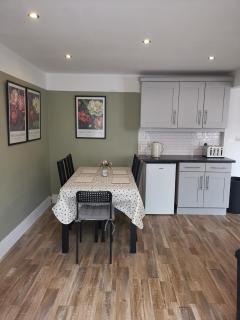 EMA, Castle Donnington Circuit contractors group 4 bedrooms 7 bed house-private parking - Derby - 9