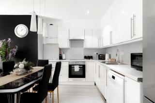 4BRHouse with Free Parking for Contractors&Families Sleep 8 - Borehamwood - 1