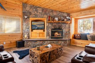 Big Bear Getaway - Log Cabin, Hot Tub, Foosball, Deck, Barbecue - Big Bear City - 7