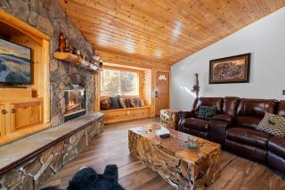 Big Bear Getaway - Log Cabin, Hot Tub, Foosball, Deck, Barbecue - Big Bear City - 5
