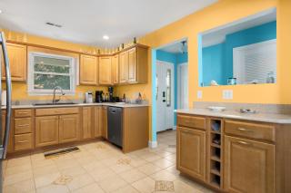 Twins at Bay - Modern luxuries in town! - 3