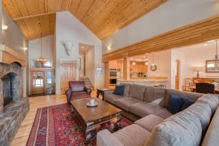 Great Bison Lodge at Tahoe Donner by Tahoe Getaways - Pet Friendly 4BR w HOA & Heated Driveway - 9