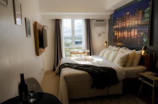 Modern Oasis*Heart of City*Fast Wi-Fi/Netflix WFH - 8