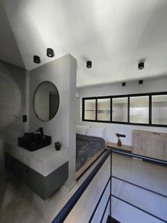 Spacious Minimalistic Loft ,5 minutes walk to Metro - 3