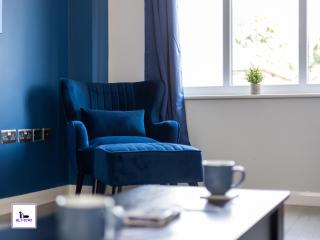 Alt-Stay Leeds Ring Rd - 2x Adjacent 3 Bed Homes - Parking & Fast Fibre Wi-Fi - Ideal For Large Groups, Contractors & Long Stays - Leeds - 1