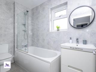 Alt-Stay Leeds - 2x 3 Bed Homes, Sleeps 14 - 10 Percent Off Monthly - Contractors, Insurance, Relocation - Long Stays Welcome - Leeds - 4