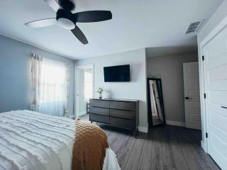 Modern Ranch 3 BDRM, sleeps 6 with HOT TUB - 4