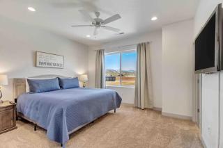 Spacious 6-BR Retreat - Heated Pool Sleeps 16 - Santa Clara - 3