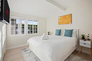 Sunny SoCal Escape 3BR 2BA Bright home with pool - Winnetka - 4