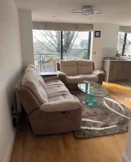 3 bedrooms and 2 bathrooms Flat - 8