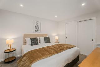 Mesmerising Lake Views- 3 Bedroom Home Frankton - 3