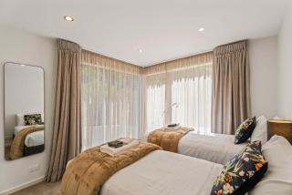 Mesmerising Lake Views- 3 Bedroom Home Frankton - 1