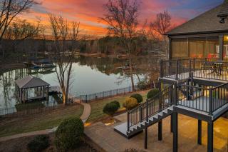 Luxury Lakefront Stay Private Dock IndoorOutdoor Pool The Retreat - Terrell - 2