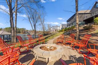 Luxury Lakefront Stay Private Dock IndoorOutdoor Pool The Retreat - Terrell - 1