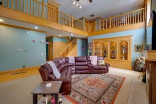 Spacious McArthur Home Private Hot Tub and Pond! - 6