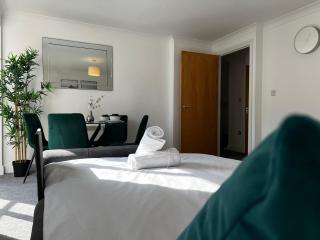 City Centre Escape - Stylish and Serene 1BR - Birmingham - 2
