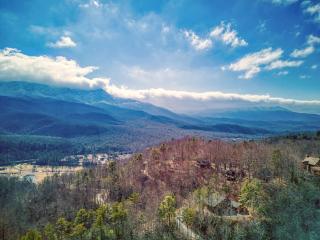 Moonshine Memories, Mtn Views, Hot Tub, WIFI, 1089 FREE tickets each paid day, Dollywood and More - Gatlinburg - 5