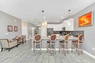 9032SD Lux 9Br Villa Close 2 Disney Pool Spa - 8