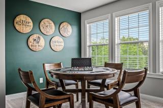 Spacious Home 4BR Fire Pit, Patio Hot Tub - 6