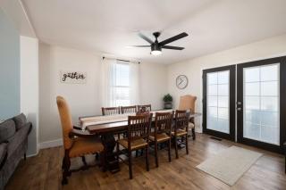 Family Getaway and Modern Farmhouse - 4