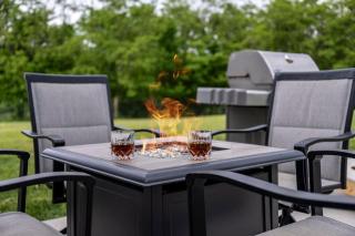 Spacious Home 4BR Fire Pit, Patio Hot Tub - 7