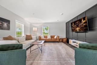 Spacious Home 4BR Fire Pit, Patio Hot Tub - 3