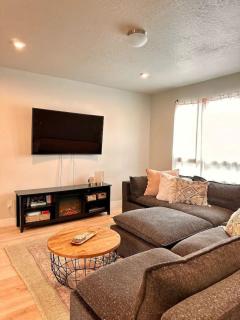 Newly Built Chic Utah Valley Gem l Theo - American Fork - 9