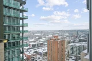 Victoria Park 2BR High-Rise Apartment near BMO Centre – 2 Queen Beds, AC, Gym, Parking - 8