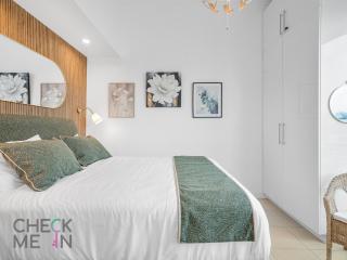 Luxury 1BR Marina View apartment - 4