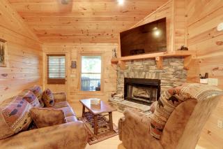 Hot Tub and Fire Pit Secluded Blue Ridge Cabin! - Blue Ridge - 7