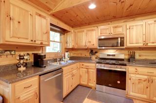 Hot Tub and Fire Pit Secluded Blue Ridge Cabin! - Blue Ridge - 2