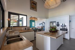 2 BR. Panoramic Lagoon View Villa: Poolside paradise, gourmet kitchen - Bora Bora - 9