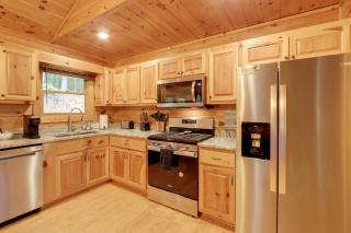 Cottage with Hot Tub 3 Mi to Downtown Blue Ridge! - Blue Ridge - 3
