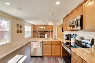 Modern Retreat Near Smoky Mtns & Asheville! - 9