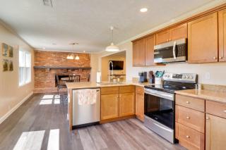 Modern Retreat Near Smoky Mtns & Asheville! - 2