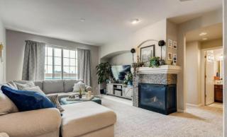 Capital Hill Condo 5 star location With Balcony - 9