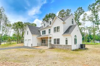 Hike, Sip and Ski Spacious Poconos Home - 8