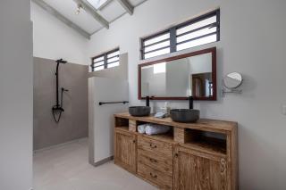 2 BR. Panoramic Lagoon View Villa: Poolside paradise, gourmet kitchen - 4