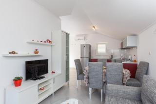 Apartments Memuni - One Bedroom Apartment with Balcony and Sea View CRVENI - Ston (Stagno) - 8