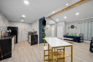 Modern & Spacious 1BR Haven near Galleria - 1