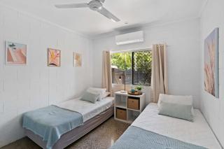 4 Bedroom House at Holloways Beach - Holloways Beach - 3