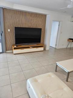 Ocean View 3-Bedroom Apartment on the Esplanade - Cairns - 1