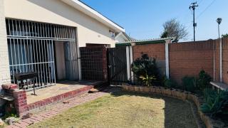 Leisure Lodges Family Room Parow - 6