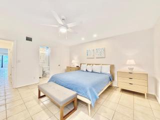 Crystal Cove Sapphire Beach - Spacious Condo, Pool Tennis WiFi - - 3