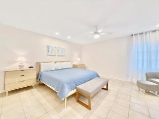 Crystal Cove Sapphire Beach - Spacious Condo, Pool Tennis WiFi - - 2