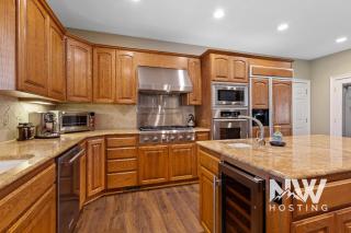 Luxury Home Golf Course Views Hot Tub and Garage Access for Ultimate Comfort - Hayden Lake - 8