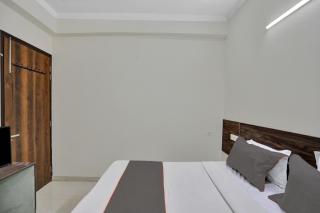 Collection O Raksha Inn Near PVR Ansal Plaza Greater Noida - 2